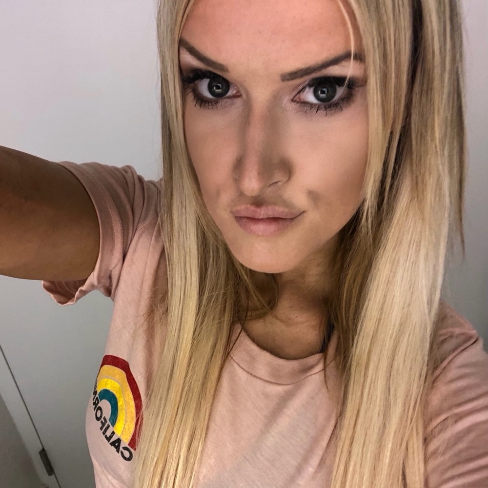 Hillary is LIVE! Like this listing to be notified when I go live!